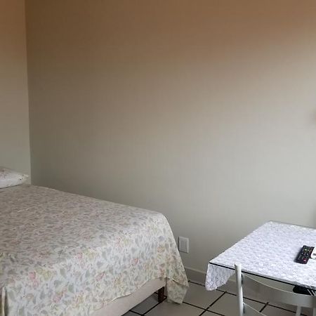 Quarto particular em Vitória Exterior foto
